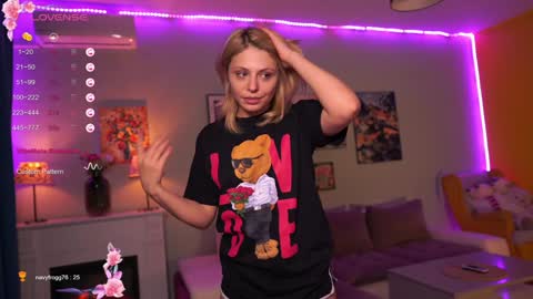 Snapshot of idontlikeguccibelts chatting on January 20, 2025, 4:55 pm Little Flower online show from January 20, 2025, 4:55 pm