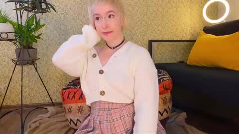 Emmy  help me reach 100 thumbs up online show from February 9, 2025, 9:37 am