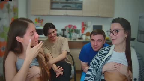 Julia and Mira online show from February 4, 2025, 4:39 pm