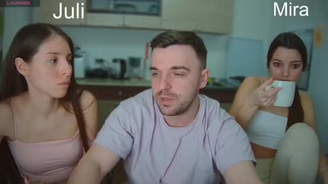 Julia and Mira online show from February 19, 2025, 4:44 pm