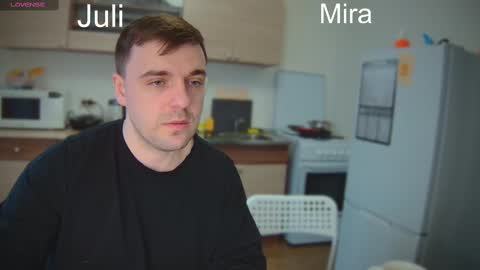 Julia and Mira online show from March 5, 2025, 1:39 pm