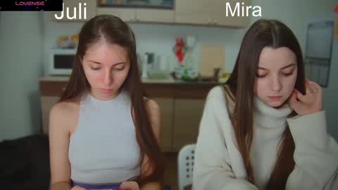 Julia and Mira online show from March 5, 2025, 4:46 pm