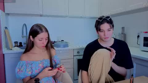 Julia and Mira online show from October 3, 2025, 8:00 am