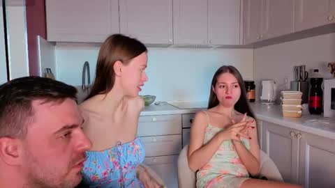 Julia and Mira online show from October 7, 2025, 11:07 am