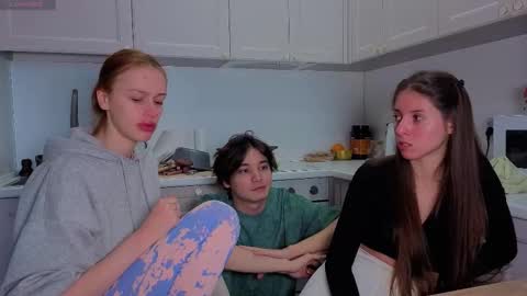 Julia and Mira online show from January 8, 2026, 11:34 am