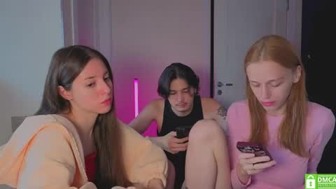 Julia and Mira online show from May 30, 2026, 7:16 am