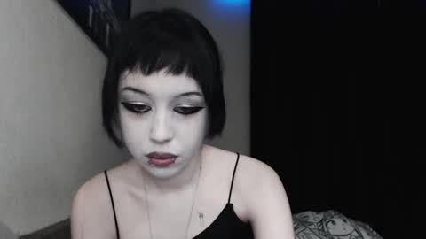 iiiiiiis online show from November 18, 2025, 12:20 pm