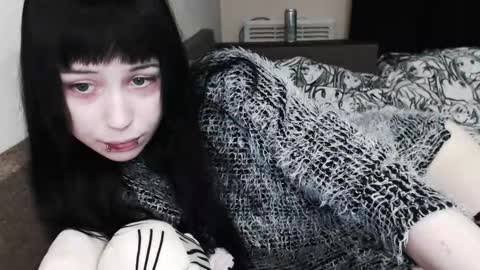 iiiiiiis online show from December 3, 2025, 12:29 am