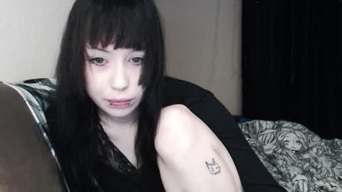 iiiiiiis online show from January 5, 2026, 5:27 pm