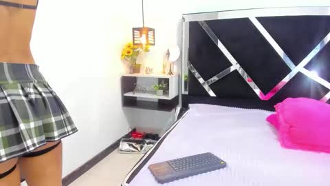 Isabella online show from September 15, 2025, 12:49 pm