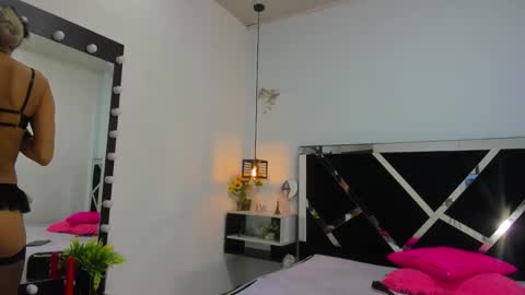 Isabella online show from September 26, 2025, 1:37 pm