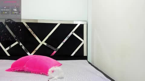 Isabella online show from November 24, 2025, 12:49 pm