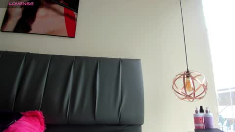 Isabella online show from May 6, 2026, 12:21 pm