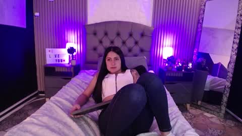 Snapshot of iisabella_smith_ chatting on December 21, 2024, 5:40 pm Isa online show from December 21, 2024, 5:40 pm