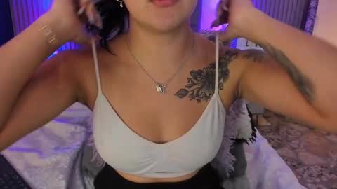 Snapshot of iisabella_smith_ chatting on February 19, 2025, 2:55 pm Isa online show from February 19, 2025, 2:55 pm