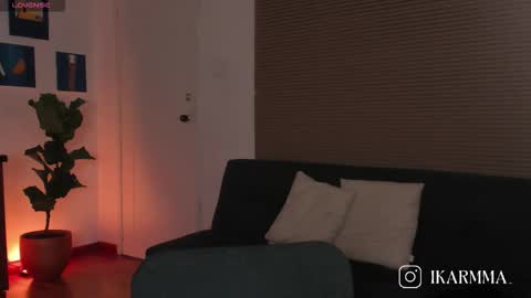 Lua     online show from October 2, 2025, 11:12 pm