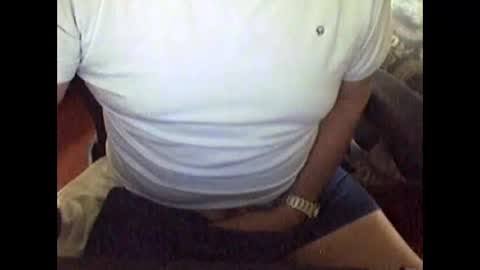 ikissuuuu online show from October 13, 2025, 1:33 pm