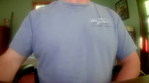 Snapshot of il_undercover chatting on June 2, 2026, 11:23 am il_undercover online show from June 2, 2026, 11:23 am
