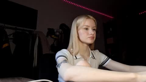 ShyLuna online show from February 7, 2026, 6:17 am