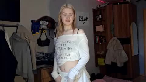 ShyLuna online show from March 21, 2026, 7:24 am