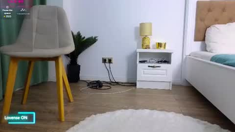Snapshot of ilikeithaard chatting on June 14, 2026, 6:43 pm Emma online show from June 14, 2026, 6:43 pm