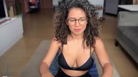 Kloe online show from January 28, 2025, 7:10 pm