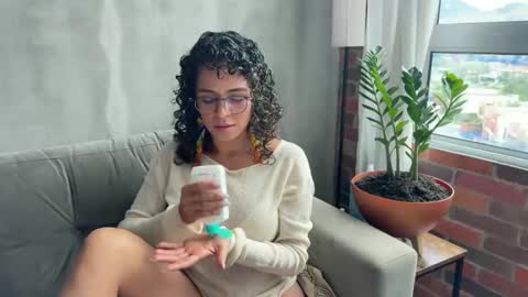 Kloe online show from February 24, 2025, 6:58 pm