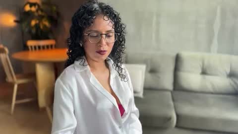 Kloe online show from September 11, 2025, 7:03 pm