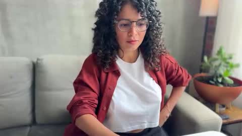 Kloe online show from September 30, 2025, 8:03 pm