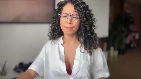 Kloe online show from October 28, 2025, 4:53 pm