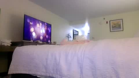 illuminatiheadspace1 online show from September 14, 2025, 7:13 pm