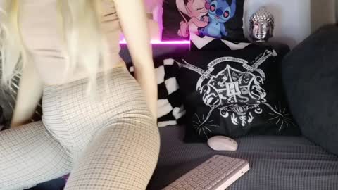 Snapshot of iloveextremestuff chatting on February 5, 2025, 11:06 pm nicollee online show from February 5, 2025, 11:06 pm