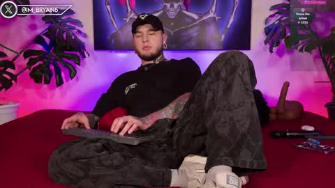 Snapshot of im_bryan chatting on October 24, 2025, 1:35 am Bryan online show from October 24, 2025, 1:35 am