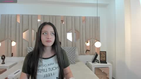 Snapshot of im_caro chatting on December 9, 2024, 5:40 am Caro online show from December 9, 2024, 5:40 am