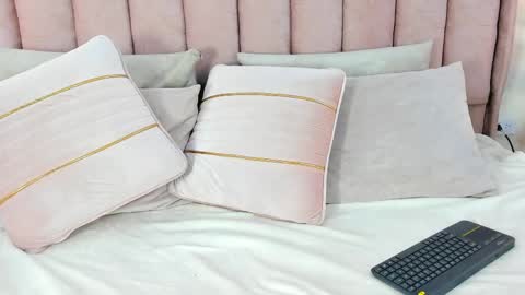 Snapshot of im_caro chatting on November 18, 2025, 5:34 am Caro online show from November 18, 2025, 5:34 am