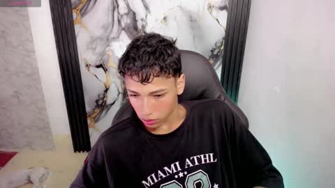 Snapshot of im_david01 chatting on December 1, 2025, 1:05 pm im_david01 online show from December 1, 2025, 1:05 pm