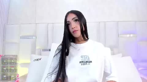 im_isabella1 online show from June 22, 2026, 9:23 pm