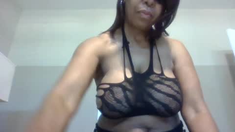 Snapshot of im_laa30z chatting on May 8, 2026, 12:10 pm weet exy Cougar online show from May 8, 2026, 12:10 pm