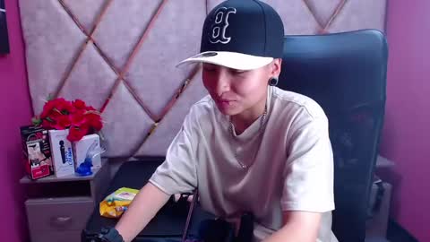 Snapshot of im_mathias chatting on February 12, 2025, 10:03 am mathias online show from February 12, 2025, 10:03 am