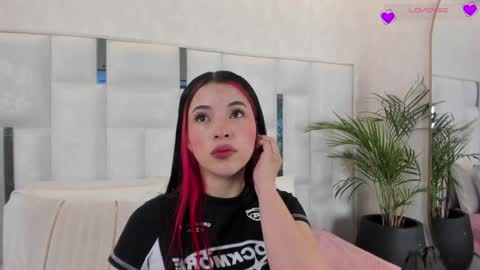 Snapshot of im_nika_ chatting on May 19, 2026, 12:33 pm Nika online show from May 19, 2026, 12:33 pm