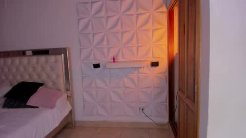 im_sebaslopez online show from December 18, 2025, 11:49 am