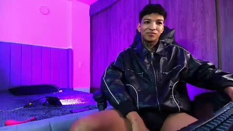 im_usuga online show from April 20, 2026, 3:53 am