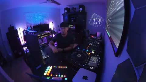Snapshot of imdjazra chatting on August 1, 2026, 3:17 am DJ Azra online show from August 1, 2026, 3:17 am
