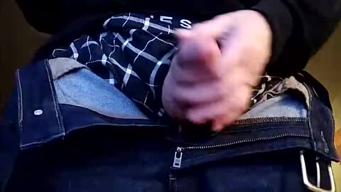 Iminyourroom online show from October 15, 2025, 7:41 am