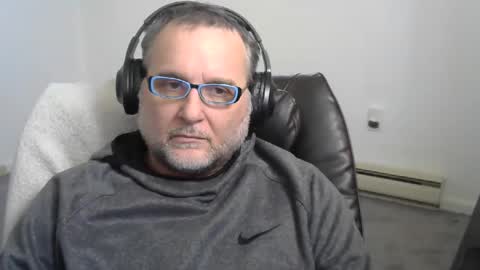 Kel online show from November 4, 2025, 6:51 pm