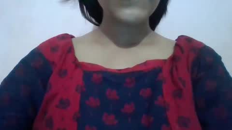 Snapshot of imlovelyrose chatting on January 31, 2025, 3:33 pm ROSE online show from January 31, 2025, 3:33 pm