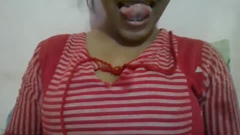 Snapshot of imlovelyrose chatting on February 1, 2025, 3:39 pm ROSE online show from February 1, 2025, 3:39 pm