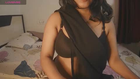 Snapshot of imlovelyrose chatting on September 29, 2025, 12:10 pm ROSE online show from September 29, 2025, 12:10 pm