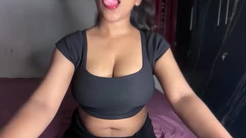 Snapshot of imlovelyrose chatting on June 8, 2026, 4:24 am ROSE online show from June 8, 2026, 4:24 am