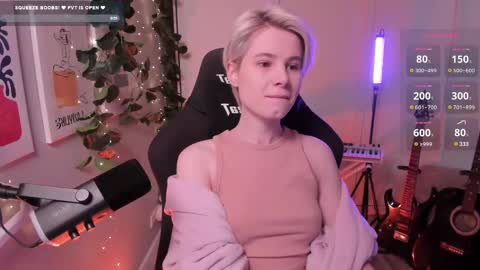 Snapshot of imnotmia chatting on February 22, 2025, 9:45 am Mia online show from February 22, 2025, 9:45 am